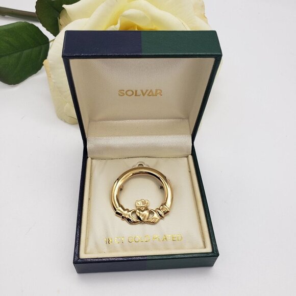 NIB Solvar 18kt Gold Plated Claddagh Brooch Pin In Gift Box - Picture 11 of 11